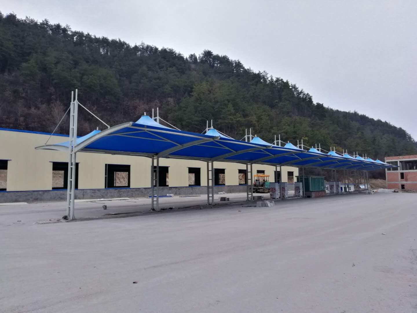 湖北十堰市鄖陽區長嶺電動汽車充電站雨棚完工交付使用